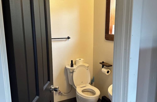 Womens Bay Cottage | Fabulous 1-bedroom w/Loft cottage in Kodiak