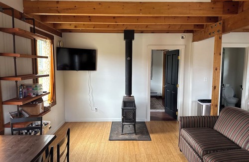 Womens Bay Cottage | Fabulous 1-bedroom w/Loft cottage in Kodiak