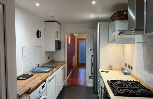 Bristol House | Cosy 3BDR Home with Workspace and Private Garden