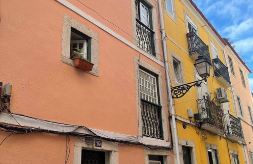 Santos Apartment | Tejo River View Classic Flat Lisbon Historic Heart