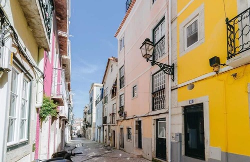 Santos Apartment | Tejo River View Classic Flat Lisbon Historic Heart