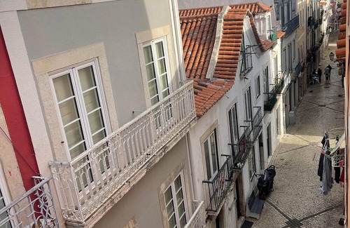 Santos Apartment | Tejo River View Classic Flat Lisbon Historic Heart