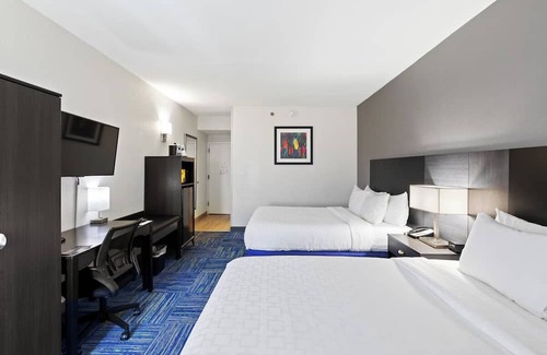 East Texas Hotel | 3 Sleek Rooms for Families, Leisure and Business Travelers Visiting Dorney Park