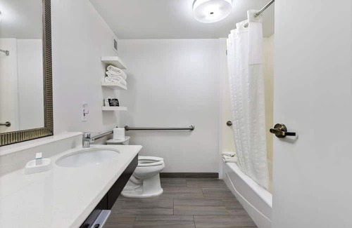 East Texas Hotel | 3 Sleek Rooms for Families, Leisure and Business Travelers Visiting Dorney Park