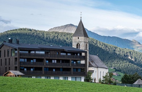 Maranza Apartment | Apartment 'Mountain Lodge Margit' with Private Terrace, Shared Garden and Wi-Fi