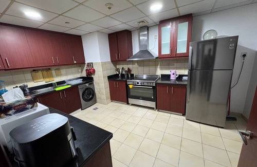 Dubai Marina Apartment | Spacious 5-bedroom apartment in amazing Dubai with fitness room, AC