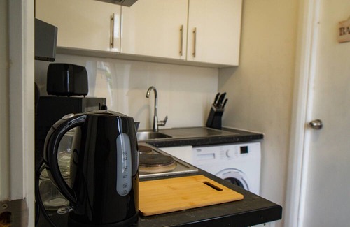 Huddersfield Apartment | Firdaus Hideaway - Meadow Studio