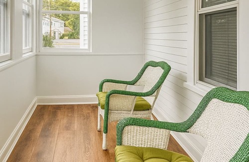 Manchester House | 3BR Fire Pit Near Hospitals & Arena Sleeps 6+ Full Kitchen & Parking