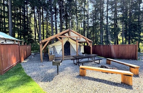 Idleyld Park RV Rental | Glamping! Luxury Family Size Tent, Douglas County, Oregon