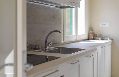 Lacona Apartment | Equipped with all comforts, it is located on the second floor and consists of one double bedroom and