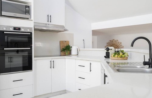 Blairgowrie House | The Hideaway - Coastal Chic Living with pool and spa