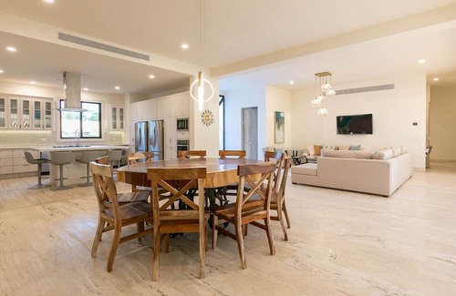 Cabo Bello Villa | Luxurious Villa Spacious & Private heated Pool Steps from Beach