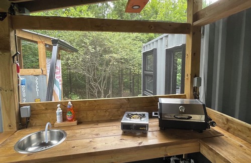 Hastings Highlands Cabin | Unique off grid 1-bedroom cabin near Bancroft
