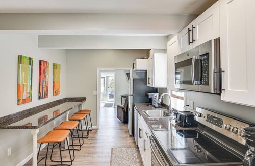 White Island Shores Cottage | Cottage on Private Pond w/Beach in Wareham
