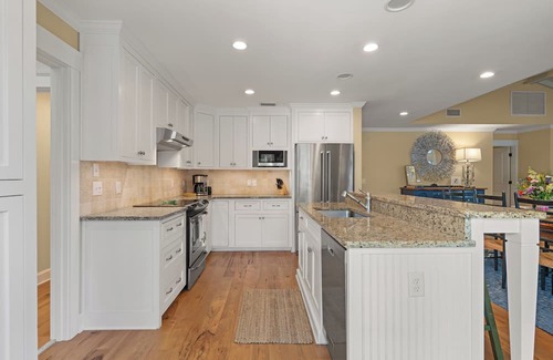 East Beach House | The Blue Door Cottage sleeps 8 and makes for a perfect beach getaway