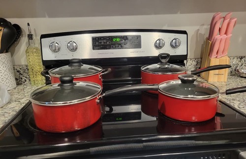 Valley Center House | King beds, Wi-Fi, In-unit laundry, private garage for short & long-term stays