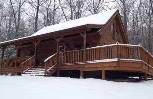 Mount Tremper Cabin | PERFECT ESCAPE For Total Privacy, Rustic Modern Cabin, 15 Pvt. Ac, WiFi, Heat/AC