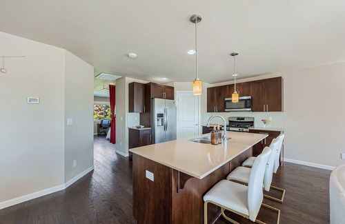 Bryn Mawr-Skyway House | White Serenity w/Water View: Spacious 5BR/3BA by Seattle/Renton/Seatac