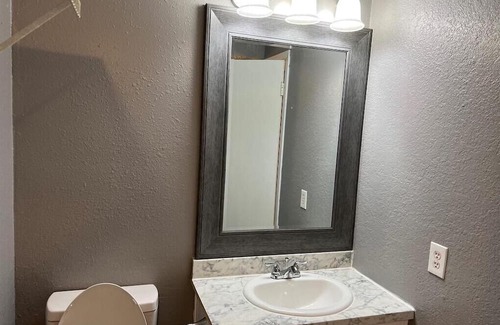 Shreveport Condo | 2-bedroom condo in lovely Shreveport with WiFi, AC