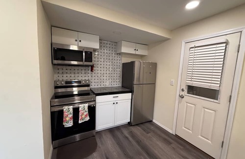 St. Petersburg - Clearwater House | Charming 2-bedroom Bungalow with WiFi, AC in close to downtown St. Petersburg