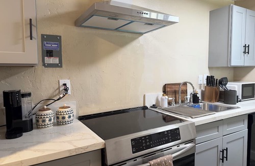 Visalia Apartment | Sequoia Escape 3BR Home w/King Bed & In-Unit Laundry