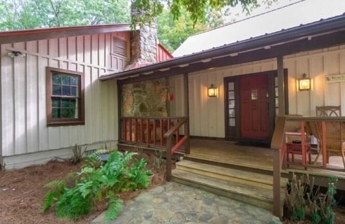 Sautee Nacoochee Ski Chalet | ALPINE ESCAPE CHALET! WITH POOL TABLE AND SPACIOUS ROOMS FOR ENTERTAINING