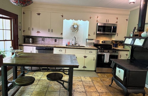 Sautee Nacoochee Ski Chalet | ALPINE ESCAPE CHALET! WITH POOL TABLE AND SPACIOUS ROOMS FOR ENTERTAINING