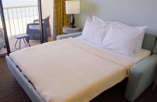 Northeast Virginia Beach Resort | 1BR Oceanfront Resort in VA Beach! Aug 16-Aug 23n6th Floor,Beach Quarters,by HGV