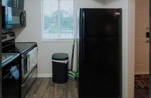 Riverside Apartment | Modern Studio Retreat Near DT Austin!
