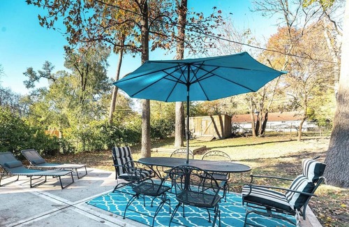 Prairie Village House | Sunshine Cottage - 3bd light filled- Fenced yard