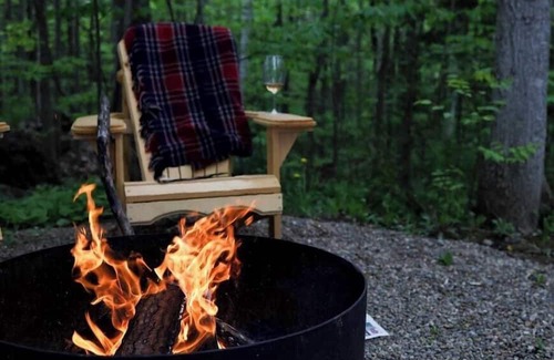 Miller Lake House | Vintage Renovated Airstream close to Tobermory