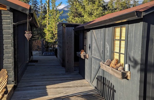 Tete Jaune Cache Cabin | Rustic Mountain Getaway, cozy, couples, mountain views, Mount Robson and Jasper.