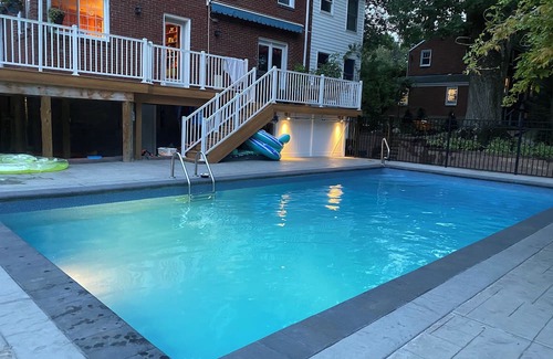 Dark Hollow Woods House | Spacious 5-bedroom house in Oakmont with WiFi, AC . 2 blocks from Oakmont C.C.