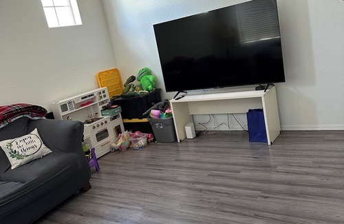 Estrella House | 3BR Home w/AC, WiFi, 75" TV + Extra Air Mattresses – Comfort for the Whole Crew!