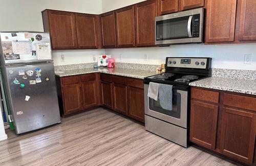 Estrella House | 3BR Home w/AC, WiFi, 75" TV + Extra Air Mattresses – Comfort for the Whole Crew!