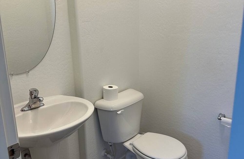 Estrella House | 3BR Home w/AC, WiFi, 75" TV + Extra Air Mattresses – Comfort for the Whole Crew!