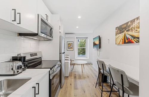 Gay Village House | New Boho Downtown 10 BIG bedrooms 7 Full Bath