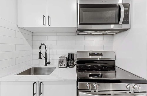 Gay Village House | New Boho Downtown 10 BIG bedrooms 7 Full Bath