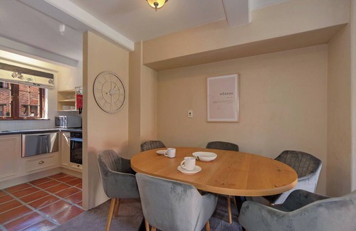 Stoke Apartment | Monaco Village Apartment - Stylish Townhouse in Grand Arden Complex