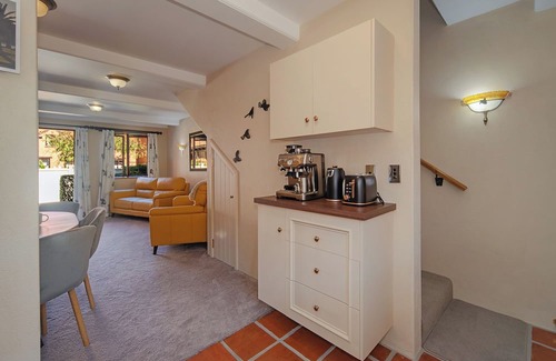 Stoke Apartment | Monaco Village Apartment - Stylish Townhouse in Grand Arden Complex