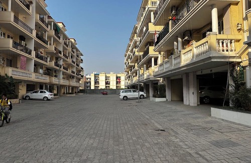 Zirakpur Apartment | Spacious 3-bedroom apartment with AC, WiFi in wonderful Zirakpur