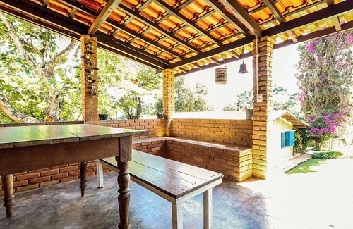 Ibiuna House | Sítio bem equipado c lazer completo,WiFi e lareira