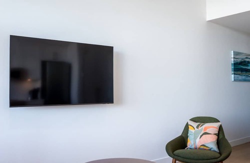 Regional District of Nanaimo Apartment | Suite 107 - One-Bedroom Oceanview Queen Suite