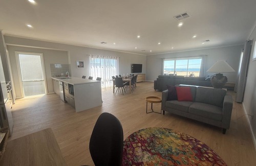 Para Wurlie House | Bayview Escape - Sea views from balcony! Off Peak Special!