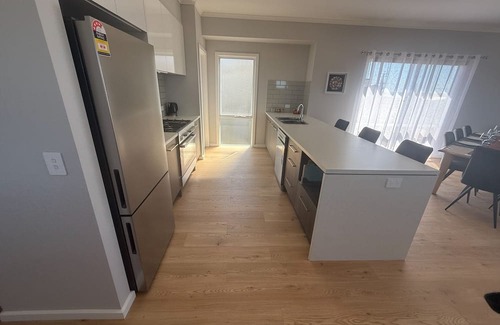 Para Wurlie House | Bayview Escape - Sea views from balcony! Off Peak Special!