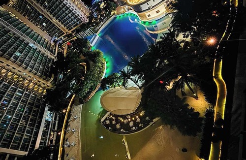 Muntinlupa Apartment | Cozy Studio Apartment with AC, WiFi in welcoming Azure Urban Resort