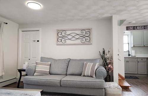 Warwick House | Remodeled 1-bedroom house in Warwick near beaches. Centrally located