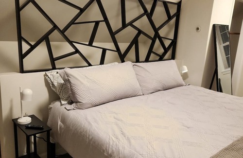 Warwick House | Remodeled 1-bedroom house in Warwick near beaches. Centrally located