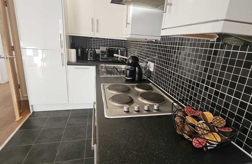 Temple Quay Apartment | Large, modern 2 bed apartment with parking,walking distance to the city center