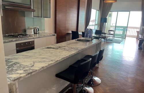 Seri Tanjung Pinang Apartment | Sea view unit in Yacht Marina mall/waking distance to eateries grocery cafepub